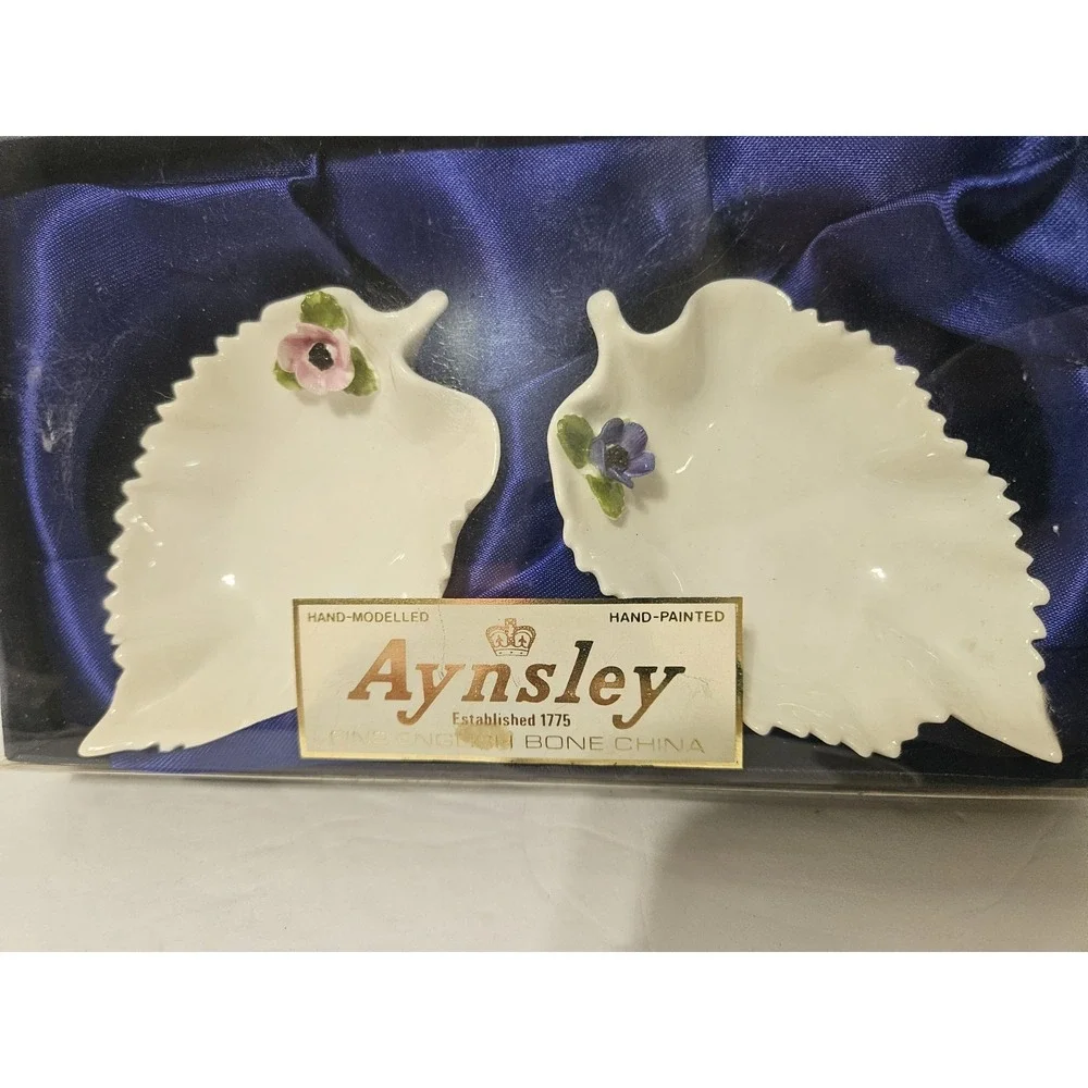 Aynsley Fine English Bone China Leaf-Shaped Tiny Flower Trinket Dishes Pink/Blue